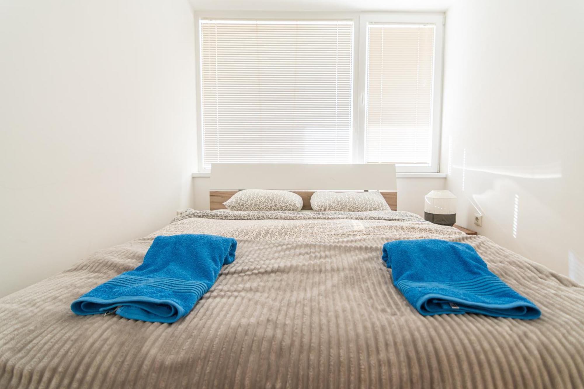 Eluxory Apartament *