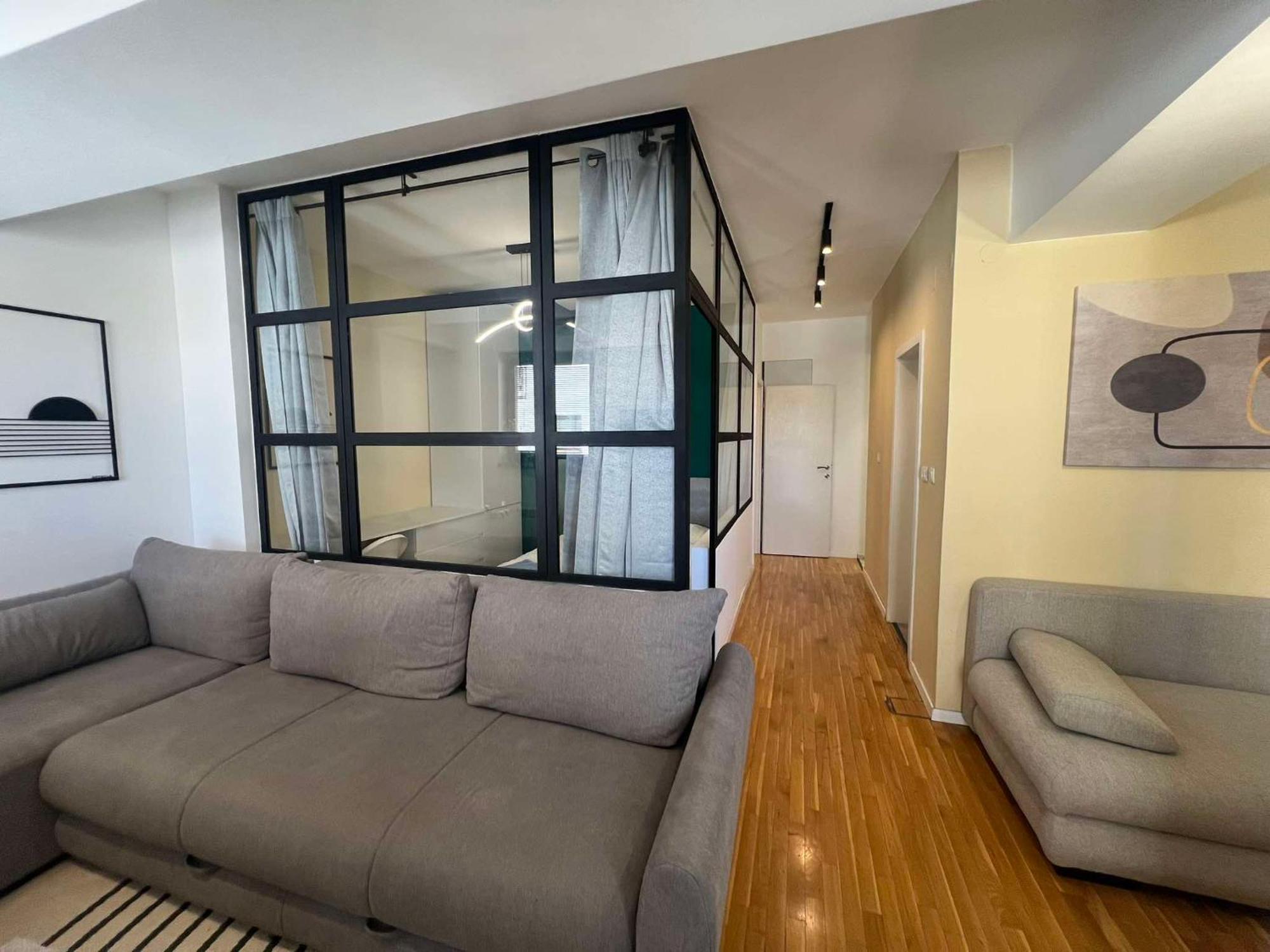 Eluxory Apartament *